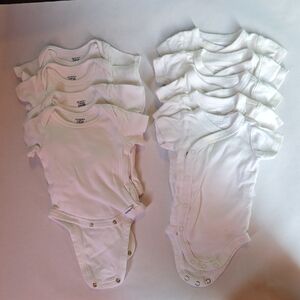 Set Of 5 - Carter's Newborn Sidesnap Kimono Bodysuits + 4 Gerber Onesies
